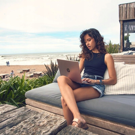 Laptop HP 15 Ryzen5-7520 8GB 2TB SSD FHD W11 15.6" ROSE GOLD