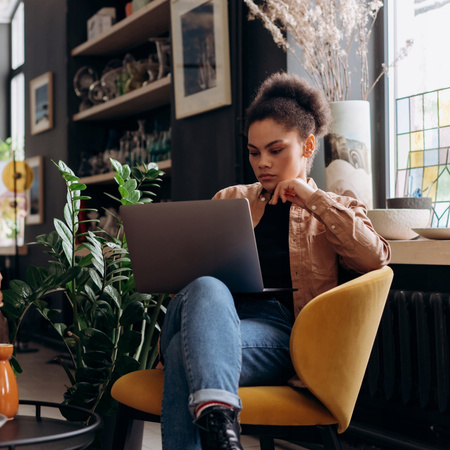 MEGA ZESTAW HP17 INTEL N 32GB DDR4 2TB SSD HD+ BLK FP HDMI W11+OFFICE